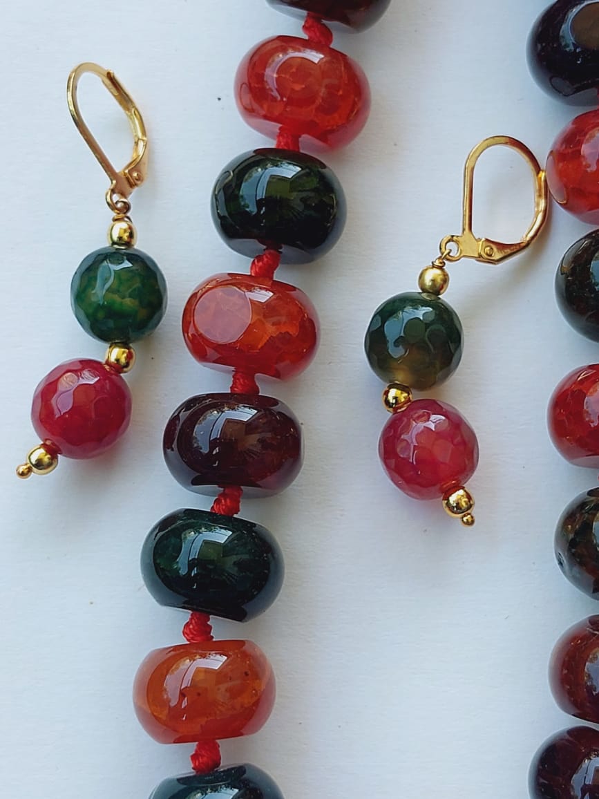 Red wine Dark Green Glass Beads Minimalistic Set - Vibrant glass beads in shades of red, green, and black arranged in a minimalist necklace design.