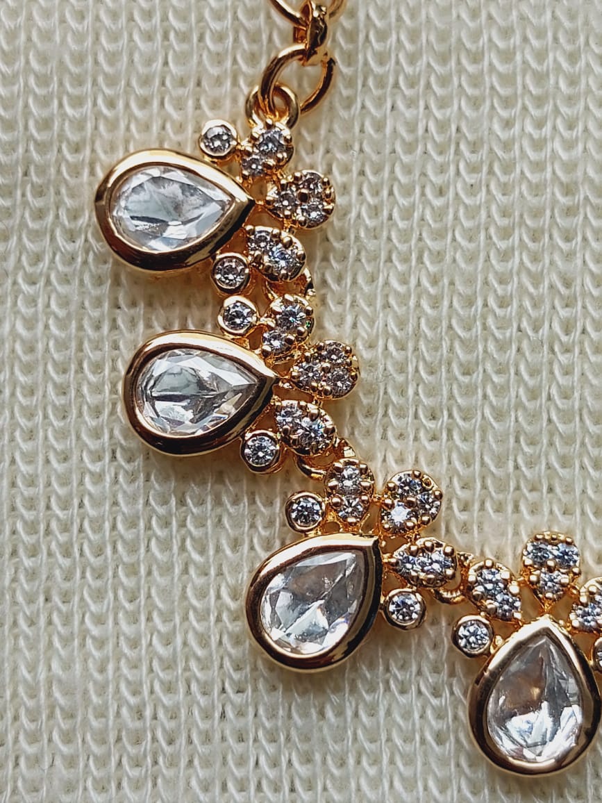 Elegant Gold-Toned Leaf Kundan Adjustable Bracelet with Sparkling Crystals