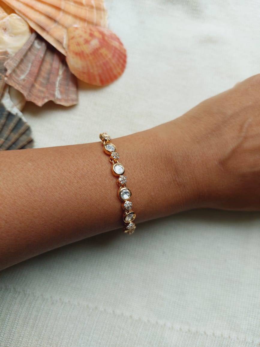 Elegant Kundan Beaded Bracelet on Wrist with Seashells