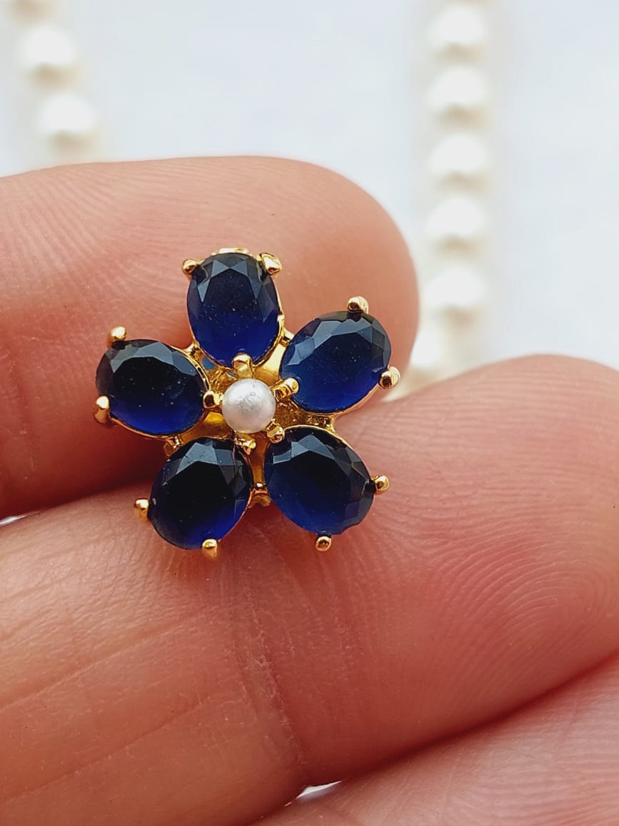 Dark Blue Flower Pearl Set - Elegant gold-tone ring with vibrant dark blue gemstones and a central pearl, showcased on a hand.