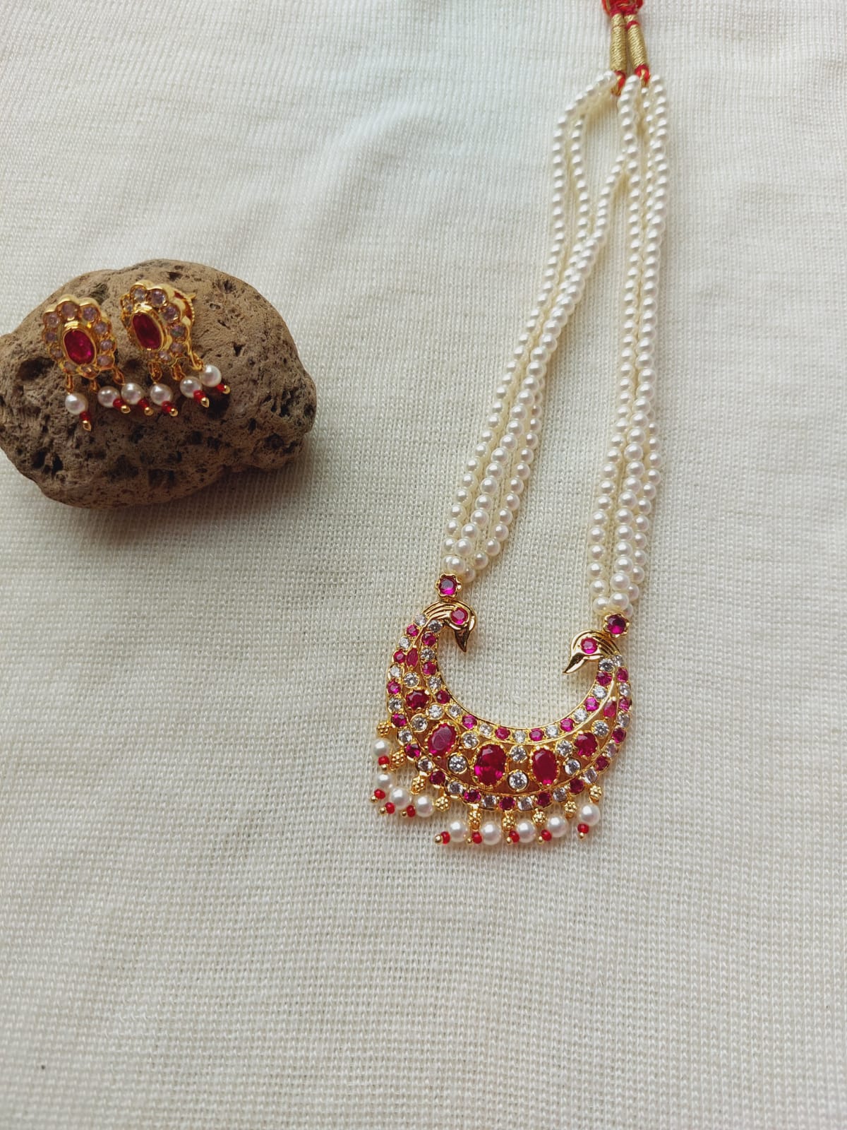 Elegant ruby gemstone pendant and pearl necklace from Mugdha Jewellery Store
