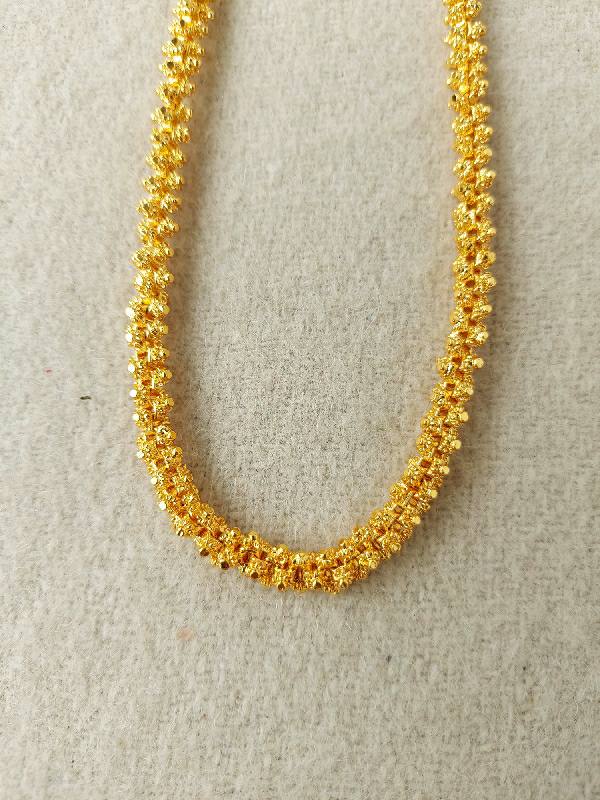 Elegant Gold Gajra Haar Necklace
This stunning gold necklace from the Mugdha Jewellery Store features a beautiful gajra design, showcasing intricate detailing and a luxurious, gleaming finish.