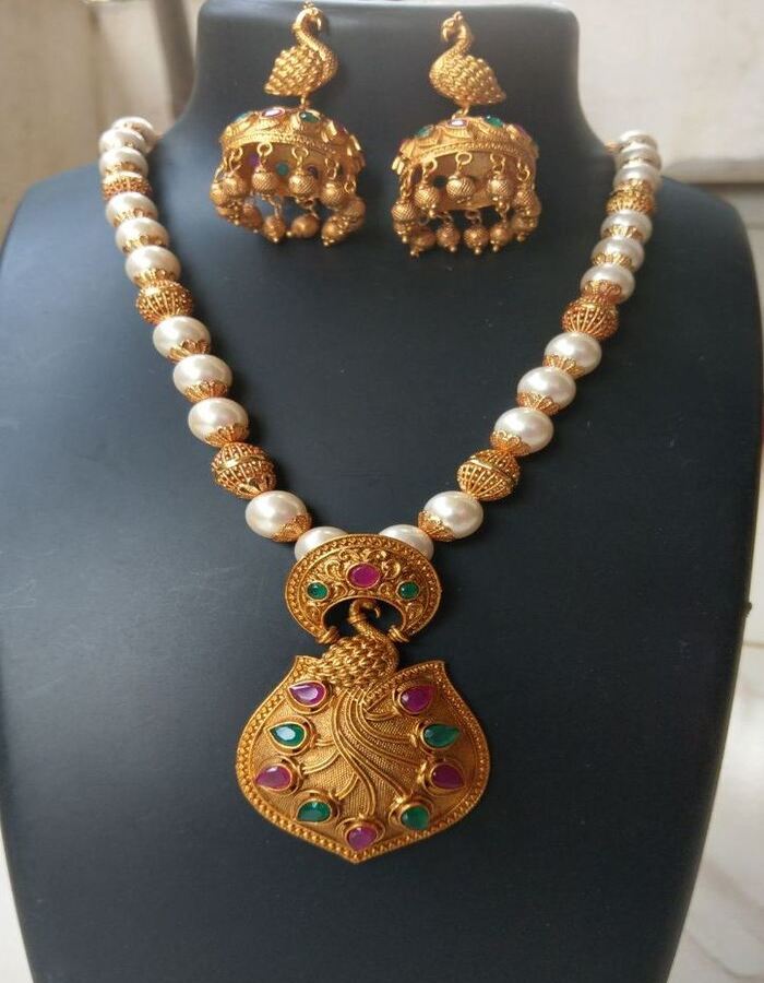 Elegant Dancing Peacock Pendant Temple Jewelry Set with Lustrous Pearls