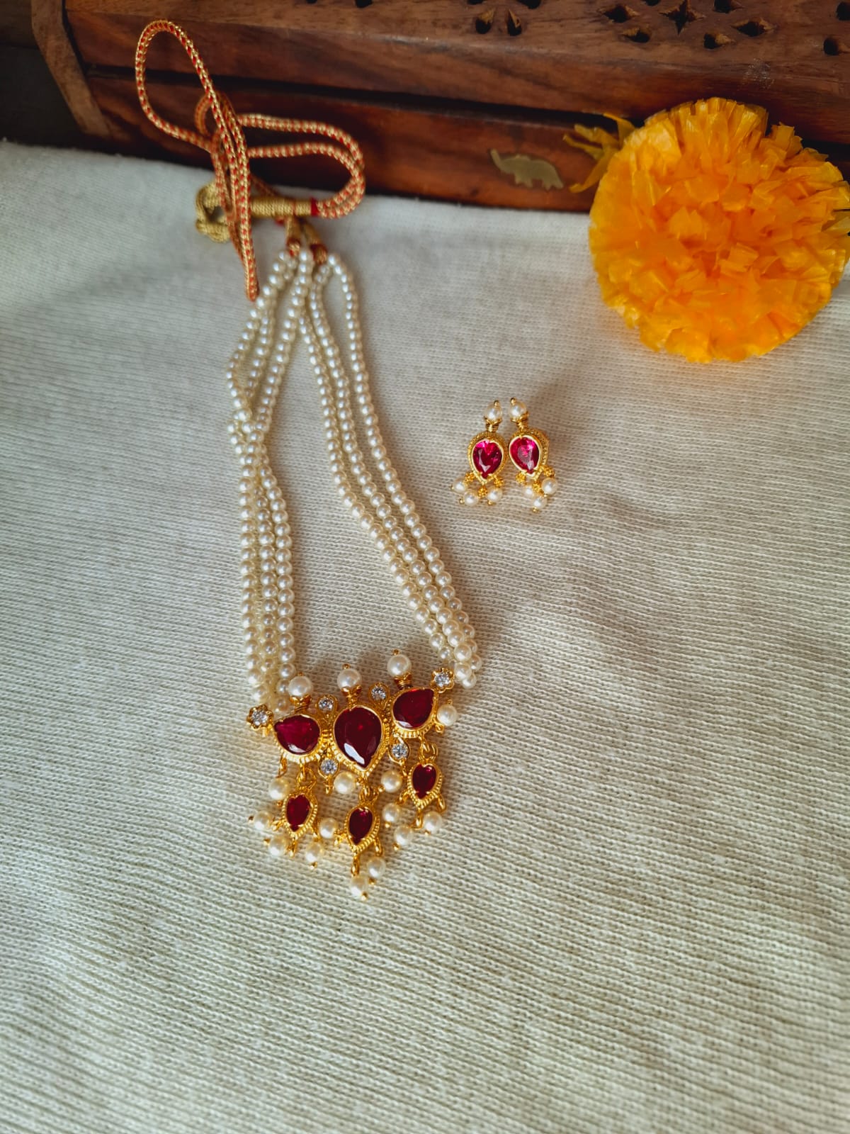 Original Traditional Puneri 3 Stone Tanmani Jewelry Set with Pearls and Red Gems
