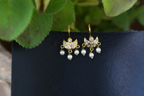Small Cute Chandrakor Bugdi Cum Earring White