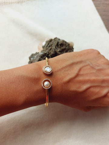 Beautiful Kundan Pearl Adjustable Bracelet (Only for size 2 by4 and 2 by 6)