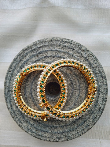 Traditional Pearl Tode Dark Green. Set of 2.