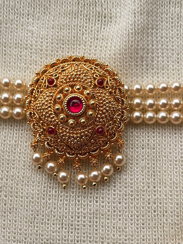 Simple Elegant Antique Pendant Swaroski Pearl Choker