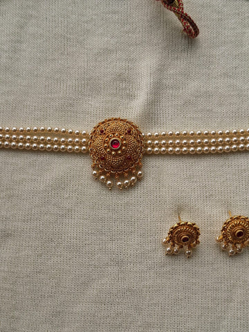 Simple Elegant Antique Pendant Swaroski Pearl Choker