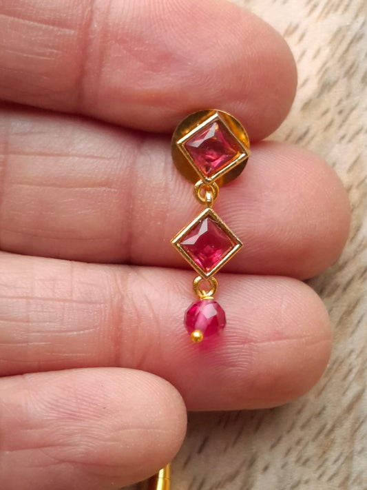 Sayuri Diamond Shaped Delicate Necklace Set