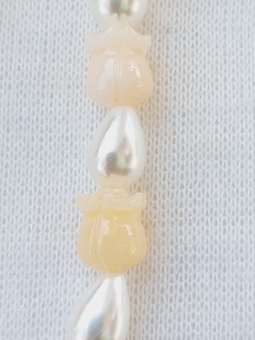 Rose Shaped Beads and Pearl Set (Light Yellow)