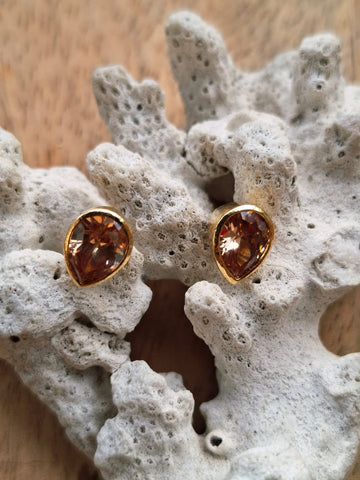 Leaf Shaped Light Yellow Studs