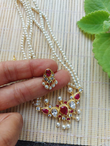 Small and Cute Tanmani Pendant Set