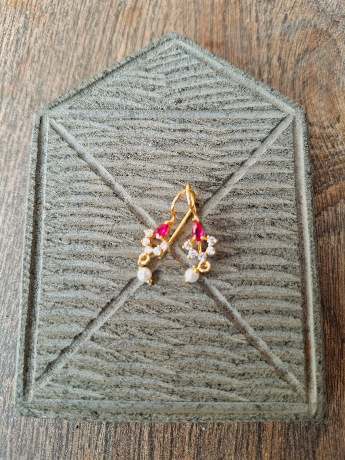 Small Cute Pink White Stone Bugdi