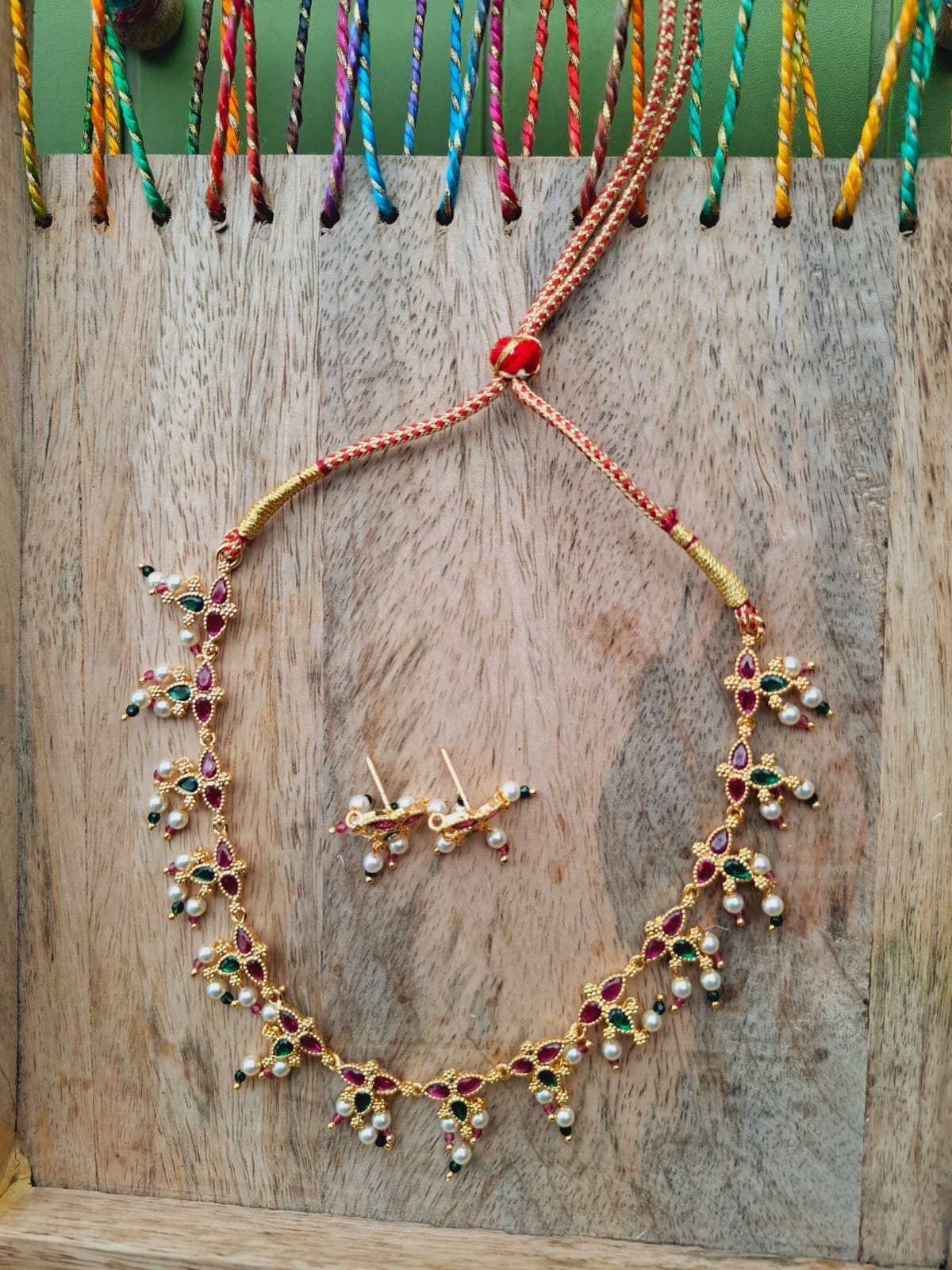 Sundara Three Leaf Necklace Set Multicoloured