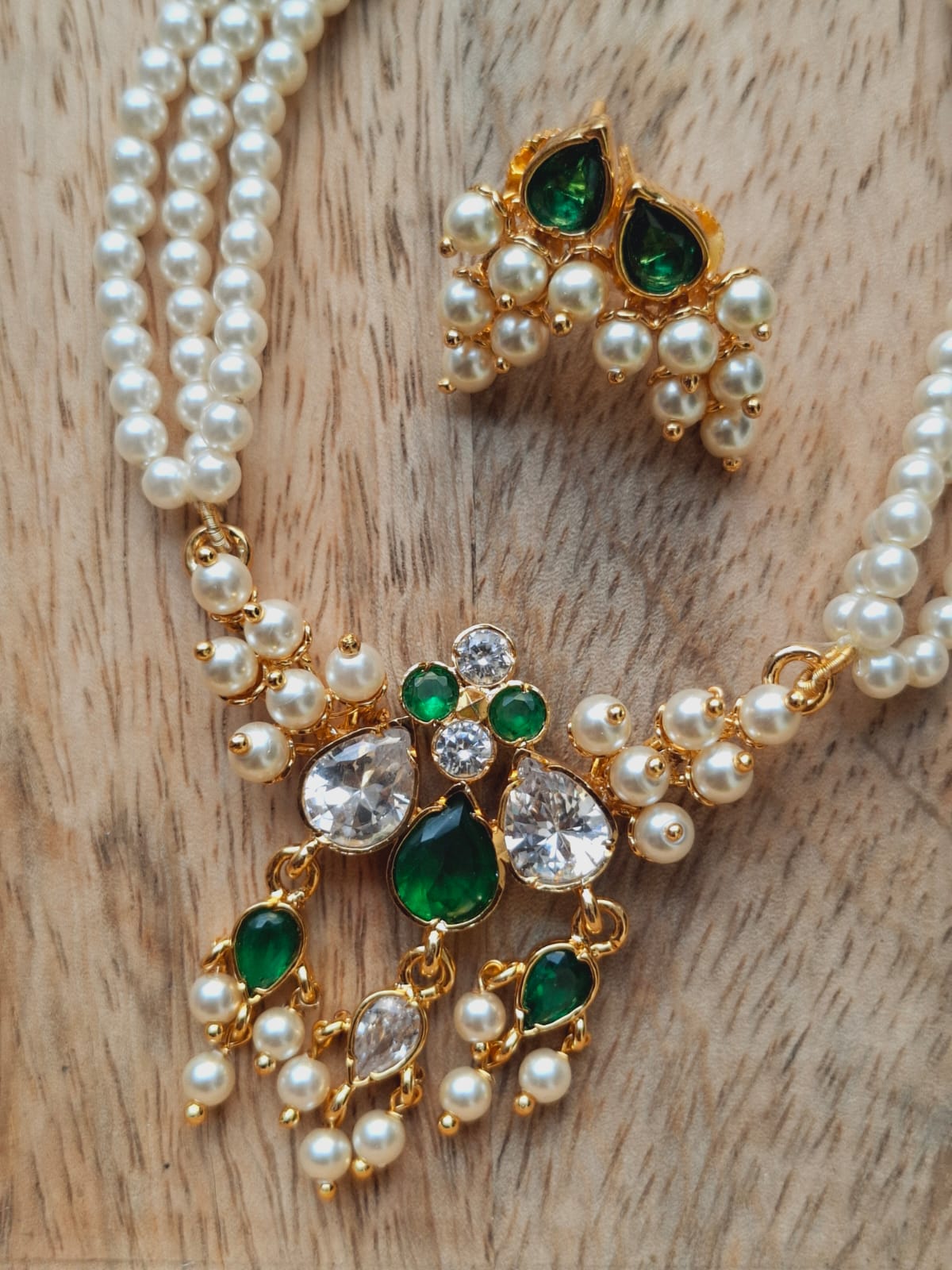 Draksha Tanmani Green White