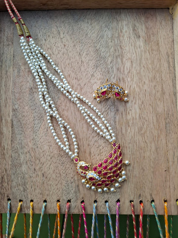 Cute Peacock Feather Tanmani