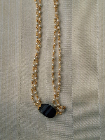 Black Stone 2 Lyre Pearl Chain 18 Inch