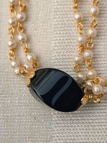 Black Stone 2 Lyre Pearl Chain 18 Inch