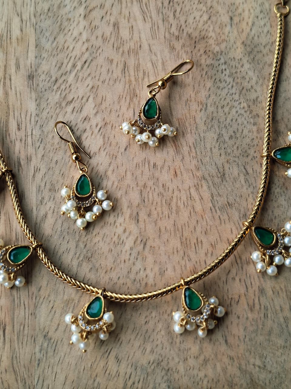 Cute Green Tanmani Style Minimal Necklace