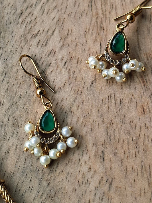 Cute Green Tanmani Style Minimal Necklace