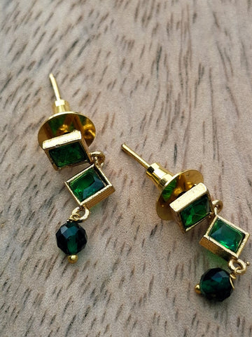 Sayuri Diamond Shaped Delicate Necklace Set Green