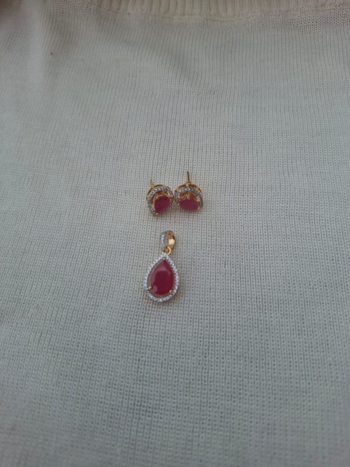Simple and Elegant Red Drop Pendant Set