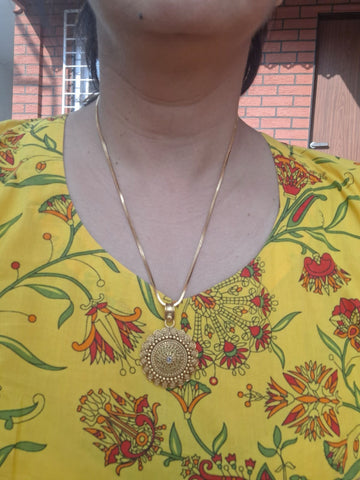 Elegant Round Pendant Necklace Set