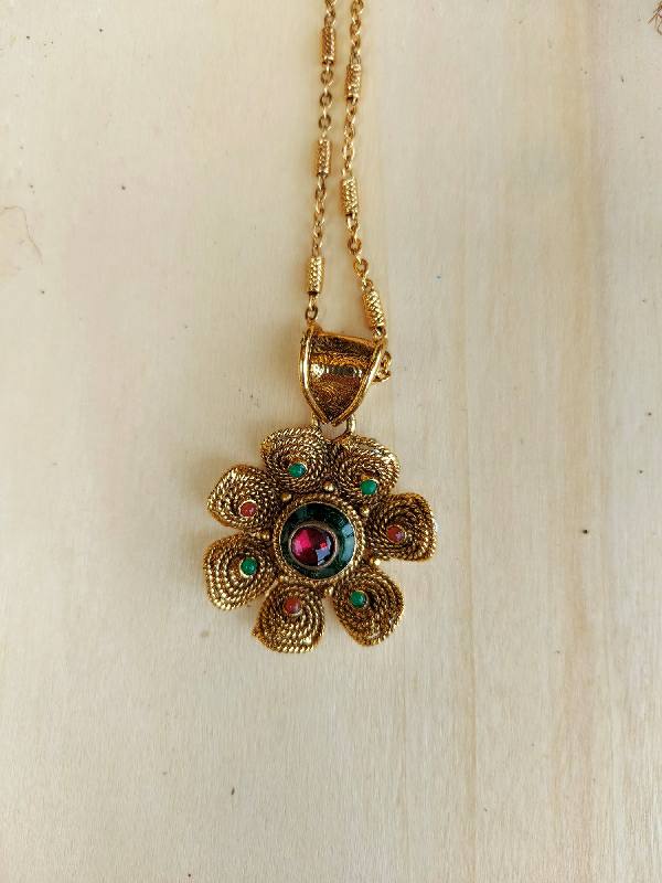 Multicolour Flower Pendant Necklace Set