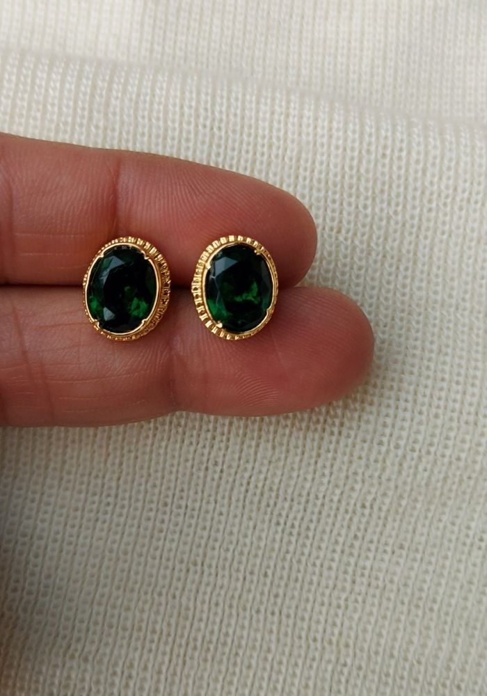 Green stone online ear studs